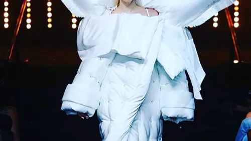 Les défilés de la Fashion Week Paris à suivre depuis son lit